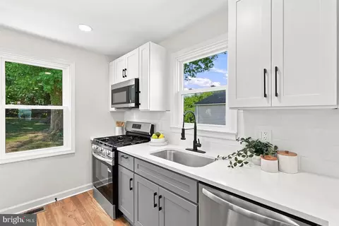 Kitchen - 2519 Glencoe Rd, Baltimore, MD 21234 photo 2 of 4