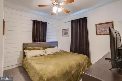 Bedroom - 2400 Hamilton Ave, Baltimore, MD 21214 photo 1 of 8