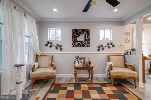 Entry Way - 2400 Hamilton Ave, Baltimore, MD 21214 photo 3 of 15
