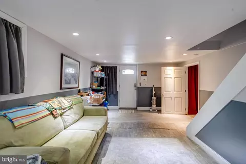 Entry Way - 2400 Hamilton Ave, Baltimore, MD 21214 photo 14 of 15