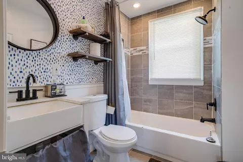 Bath - 2400 Hamilton Ave, Baltimore, MD 21214 photo 1 of 4