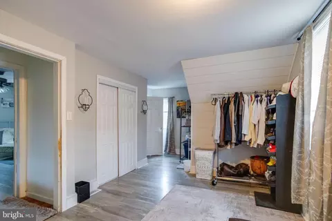 Entry Way - 2400 Hamilton Ave, Baltimore, MD 21214 photo 10 of 15
