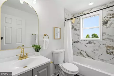Bath - 2500 Quantico Ave, Baltimore, MD 21215 photo 5 of 7
