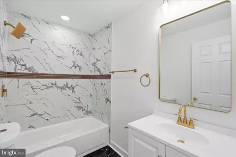 Bath - 2500 Quantico Ave, Baltimore, MD 21215 photo 4 of 7