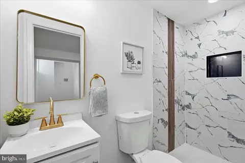 Bath - 2500 Quantico Ave, Baltimore, MD 21215 photo 2 of 7