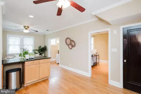 Entry Way - 2713 Christopher Ave, Baltimore, MD 21214 photo 3 of 4