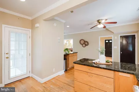 Entry Way - 2713 Christopher Ave, Baltimore, MD 21214 photo 2 of 4