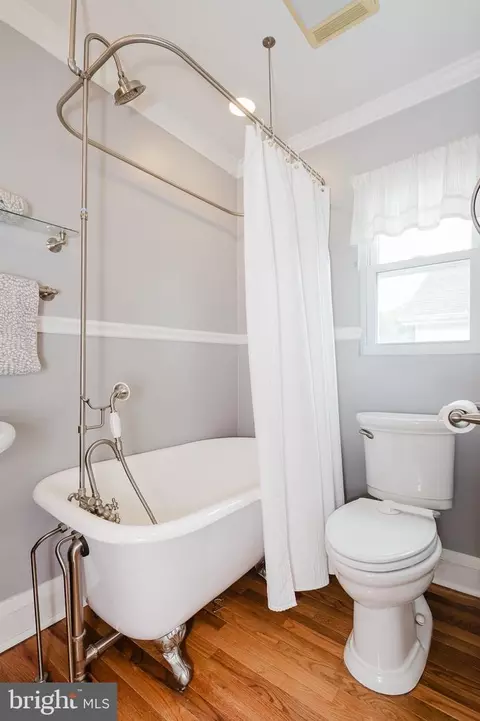 Bath - 2713 Christopher Ave, Baltimore, MD 21214 photo 2 of 4
