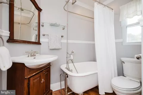 Bath - 2713 Christopher Ave, Baltimore, MD 21214 photo 1 of 4