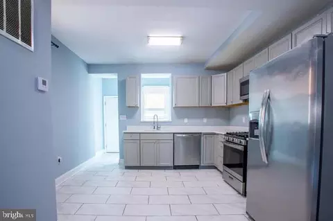 Entry Way - 4013 Edmondson Ave, Baltimore, MD 21229 photo 4 of 10