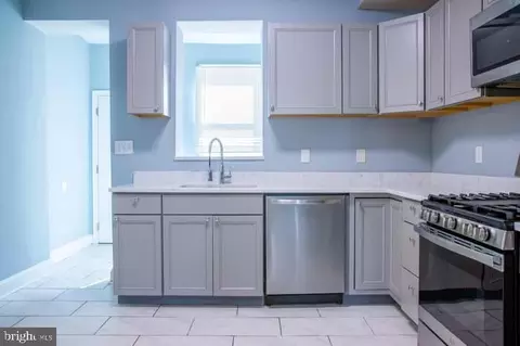 Entry Way - 4013 Edmondson Ave, Baltimore, MD 21229 photo 1 of 10
