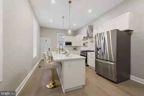 Entry Way - 318 N Stricker St, Baltimore, MD 21223 photo 3 of 23