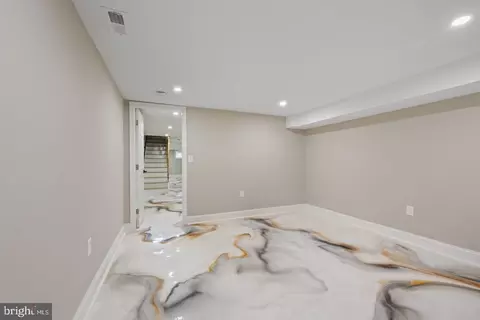 Entry Way - 318 N Stricker St, Baltimore, MD 21223 photo 18 of 23