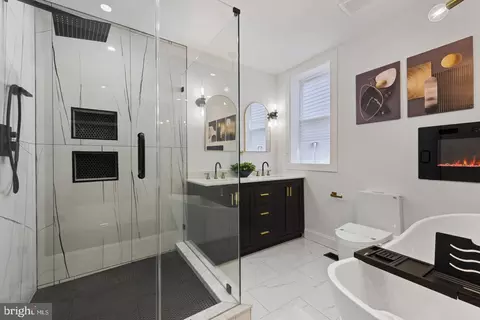 Bath - 318 N Stricker St, Baltimore, MD 21223 photo 7 of 11