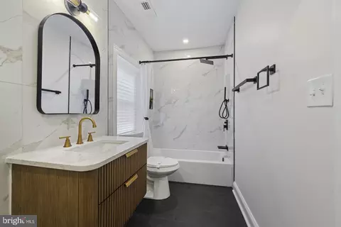 Bath - 318 N Stricker St, Baltimore, MD 21223 photo 5 of 11