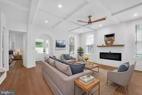 Entry Way - 405 Lyman Ave, Baltimore, MD 21212 photo 1 of 11