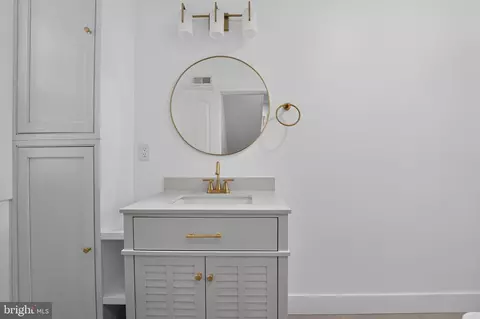 Bath - 405 Lyman Ave, Baltimore, MD 21212 photo 1 of 8