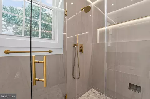 Bath - 405 Lyman Ave, Baltimore, MD 21212 photo 6 of 8