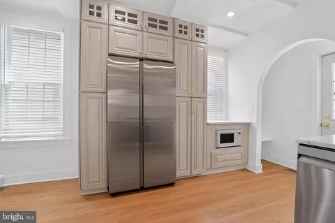 Entry Way - 405 Lyman Ave, Baltimore, MD 21212 photo 5 of 11