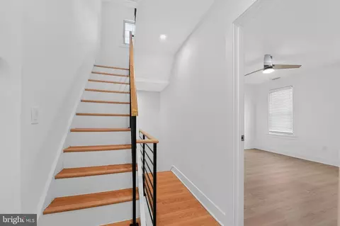 Entry Way - 405 Lyman Ave, Baltimore, MD 21212 photo 9 of 11