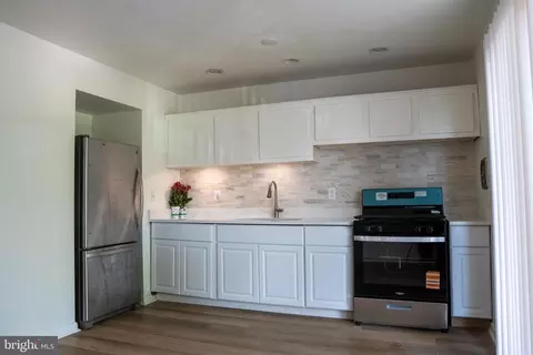4766 Melbourne Rd, Baltimore, MD 21229 photo 2