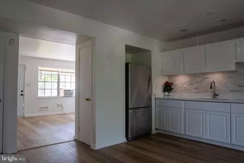 4766 Melbourne Rd, Baltimore, MD 21229 photo 3