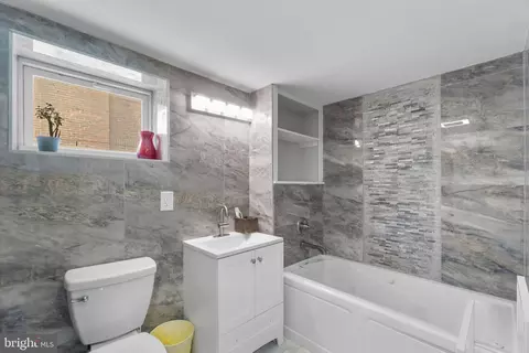 Bath - 6008 Glenoak Ave, Baltimore, MD 21214 photo 3 of 4