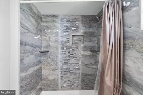 Bath - 6008 Glenoak Ave, Baltimore, MD 21214 photo 4 of 4