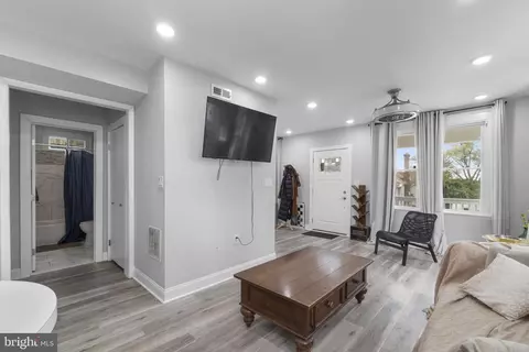 Entry Way - 6008 Glenoak Ave, Baltimore, MD 21214 photo 1 of 2