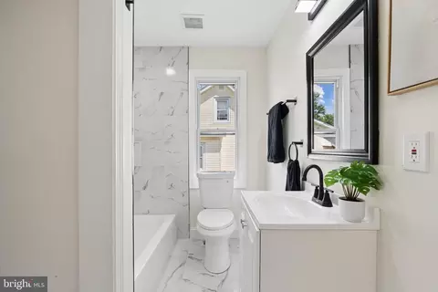 Bath - 6100 Glenoak Ave, Baltimore, MD 21214 photo 1 of 2