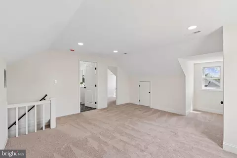 Entry Way - 6100 Glenoak Ave, Baltimore, MD 21214 photo 5 of 7