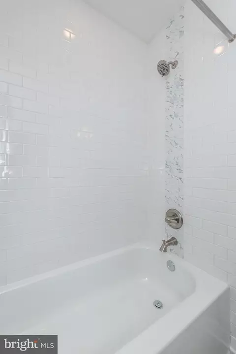 Bath - 836 Edmondson Ave, Baltimore, MD 21201 photo 4 of 7