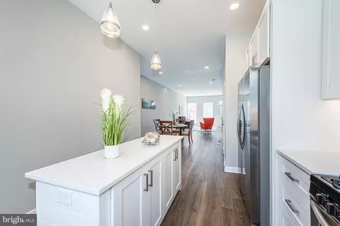 Entry Way - 836 Edmondson Ave, Baltimore, MD 21201 photo 4 of 12