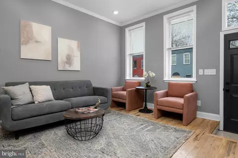 Entry Way - 1908 E Lanvale St, Baltimore, MD 21213 photo 2 of 8