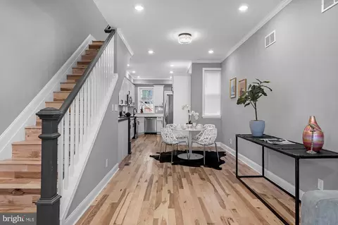 Entry Way - 1908 E Lanvale St, Baltimore, MD 21213 photo 4 of 8