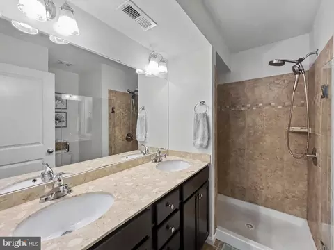 Bath - 4629 Dillon Pl, Baltimore, MD 21224 photo 2 of 6