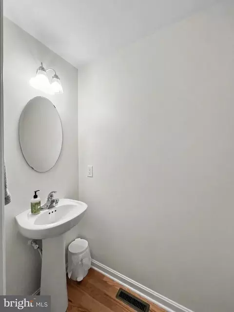 Entry Way - 4629 Dillon Pl, Baltimore, MD 21224 photo 2 of 3