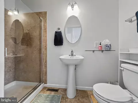 Bath - 4629 Dillon Pl, Baltimore, MD 21224 photo 3 of 6