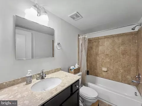 Bath - 4629 Dillon Pl, Baltimore, MD 21224 photo 1 of 6