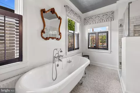 Bath - 2210 E Pratt St, Baltimore, MD 21231 photo 3 of 4