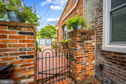 Exterior - 2210 E Pratt St, Baltimore, MD 21231 photo 7 of 8