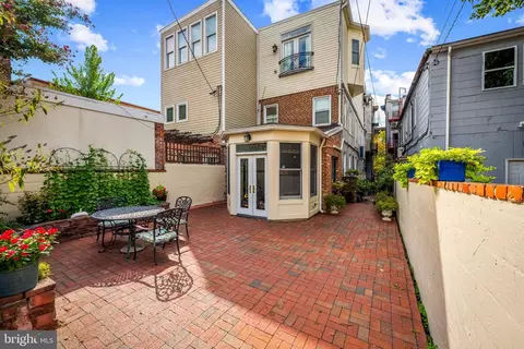 Exterior - 2210 E Pratt St, Baltimore, MD 21231 photo 5 of 8