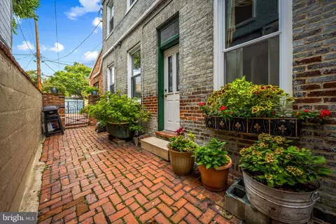Exterior - 2210 E Pratt St, Baltimore, MD 21231 photo 6 of 8
