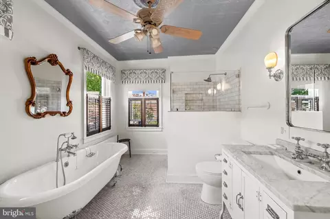 Bath - 2210 E Pratt St, Baltimore, MD 21231 photo 2 of 4