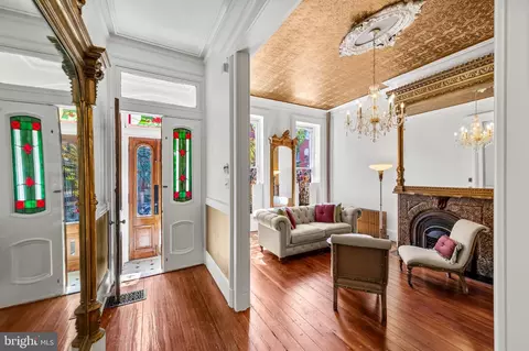Entry Way - 2210 E Pratt St, Baltimore, MD 21231 photo 2 of 7
