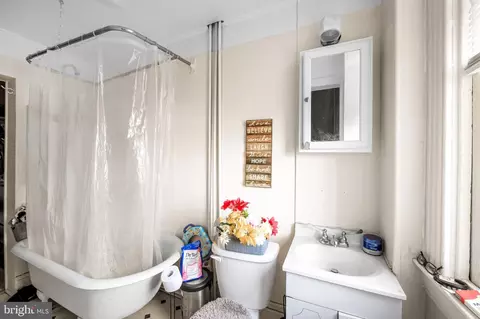 Bath - Undisclosed, Baltimore, MD 21217 photo 1 of 4
