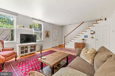 Living - 5203 Falls Rd #11, Baltimore, MD 21210 photo 2 of 2