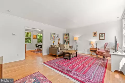 Living - 5203 Falls Rd #11, Baltimore, MD 21210 photo 1 of 2