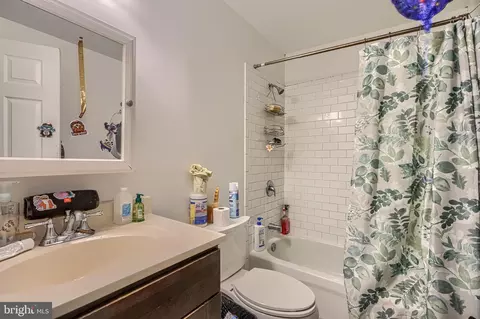 Bath - 316 S Broadway, Baltimore, MD 21231 photo 4 of 5