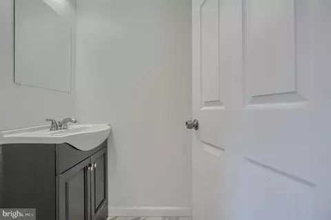 Entry Way - 316 S Broadway, Baltimore, MD 21231 photo 4 of 9